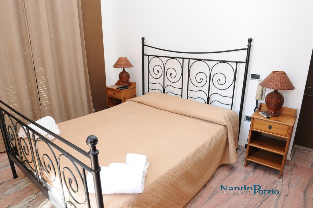 B&B Villa Delle Rondini วิโบ วาเลนเซีย มารินา ภายนอก รูปภาพ